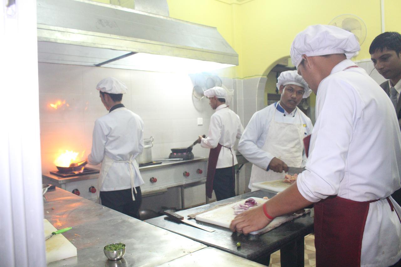 Asian Hotel Μπούτβαλ Εξωτερικό φωτογραφία